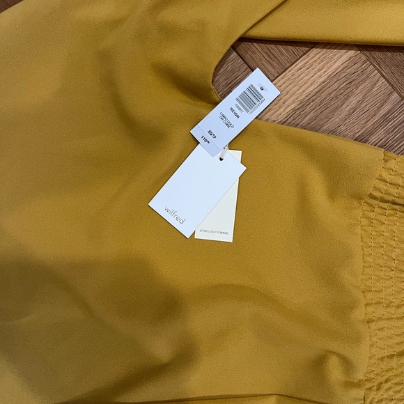 Aritzia blouse - Picture 8 of 9